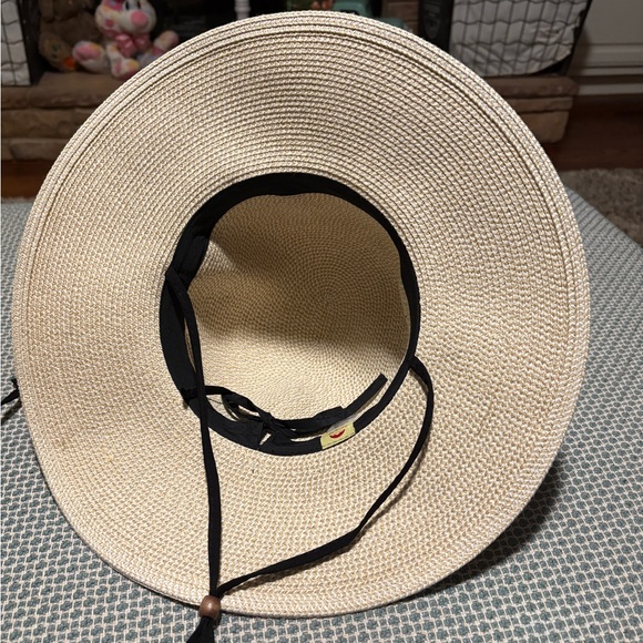 Solar Escape Chic Cream and Black Wide-Brimmed Sun Hat - Picture 3 of 8